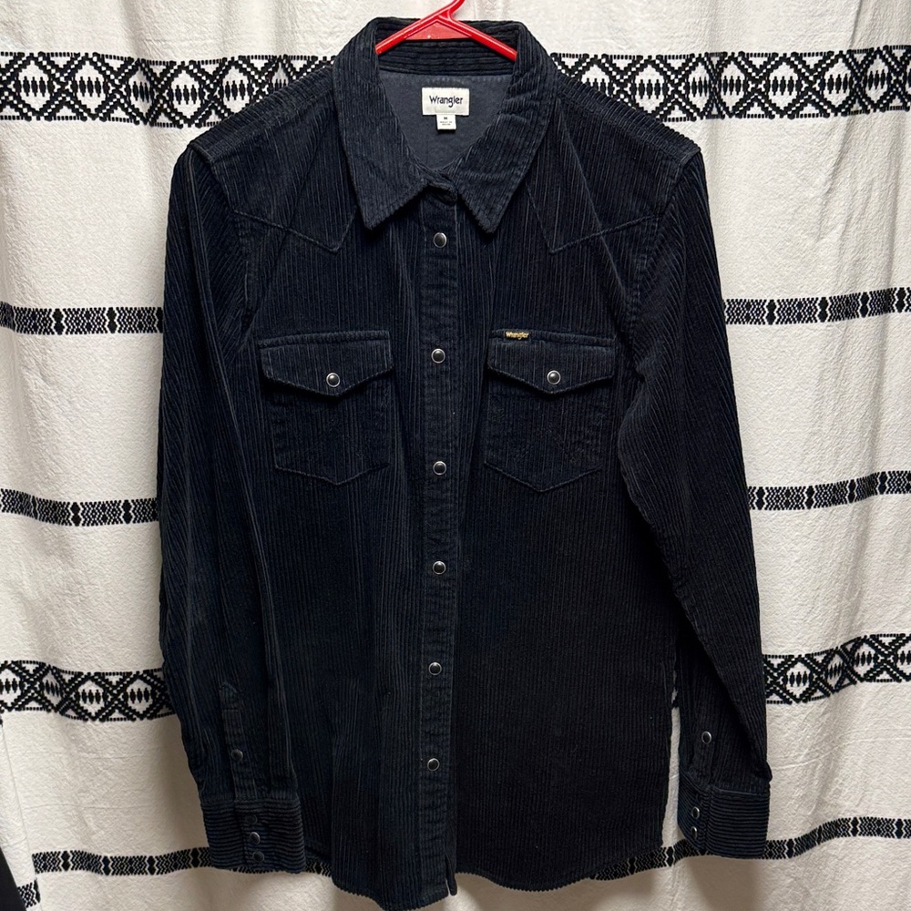 Wrangler women’s black Corduroy pearl snap Shirt